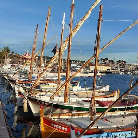 Avec Piscine Et Acces A * Bandol