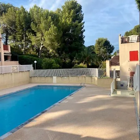 Avec Piscine Et Acces A Apartment *
