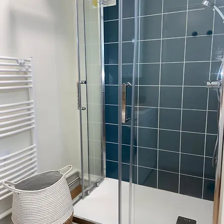 Avec Piscine Et Acces A *